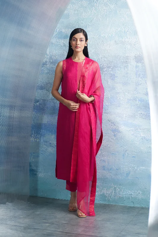 Aura Fuchsia Pink Sleeveless Kurta Set